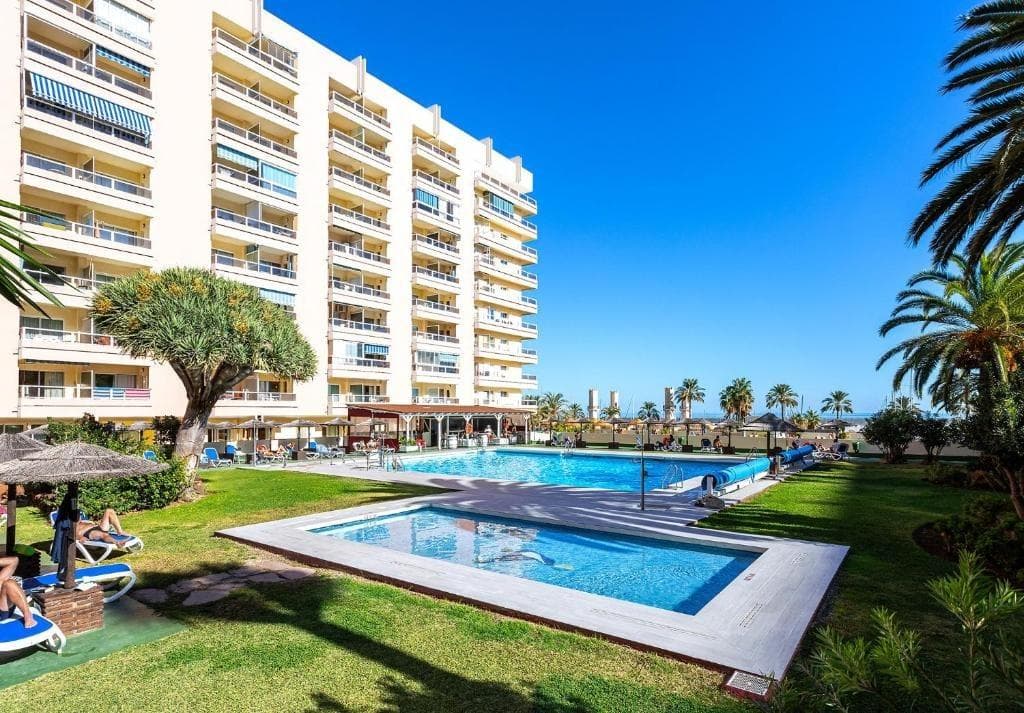 ALQUILER ESTUDIO PRIMERA LINEA FUENGIROLA (HOTEL PYR)