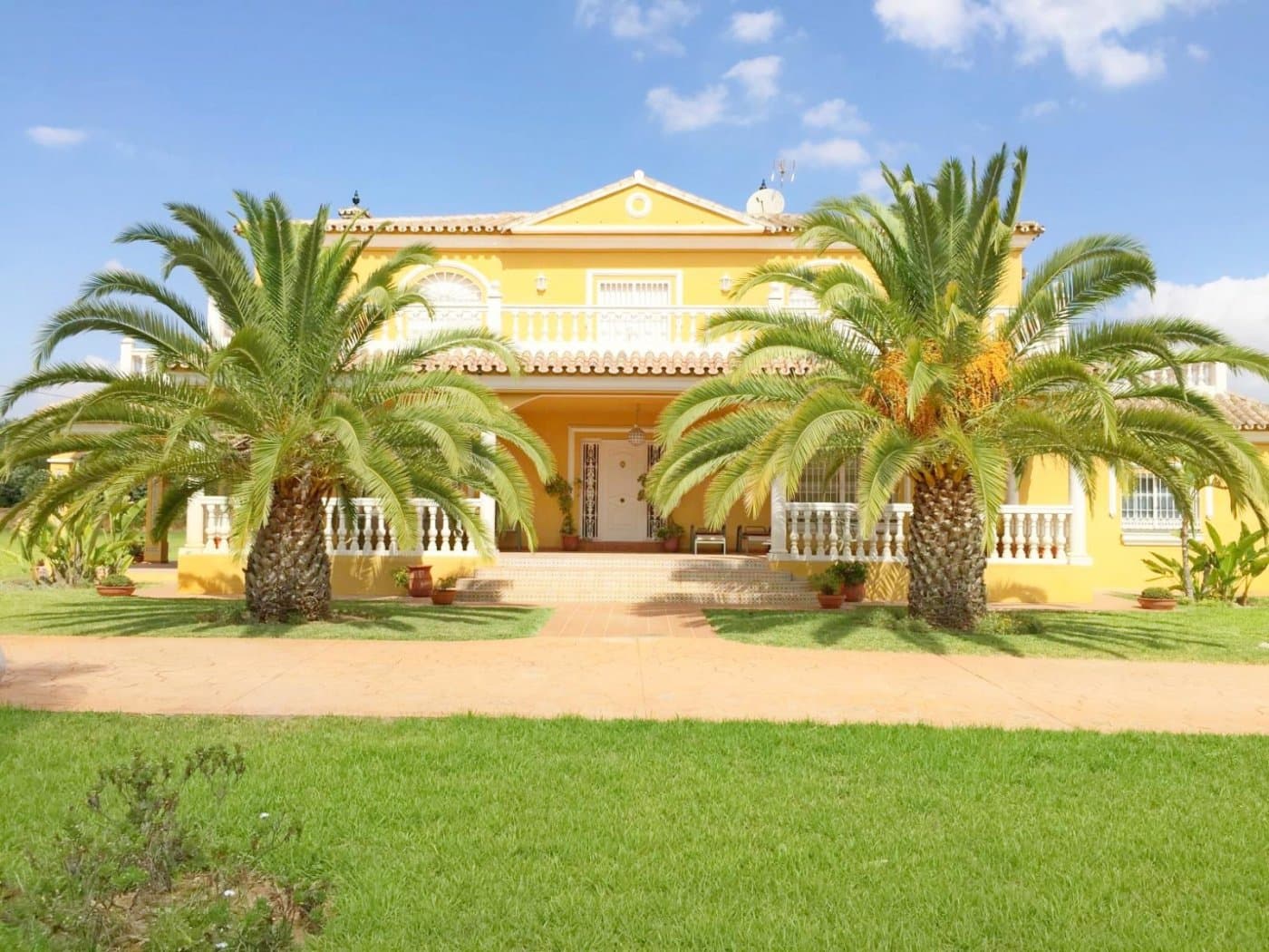 FABULOSO CHALET CON TERRENO EN EL VALLE DEL GUADALHORCE
