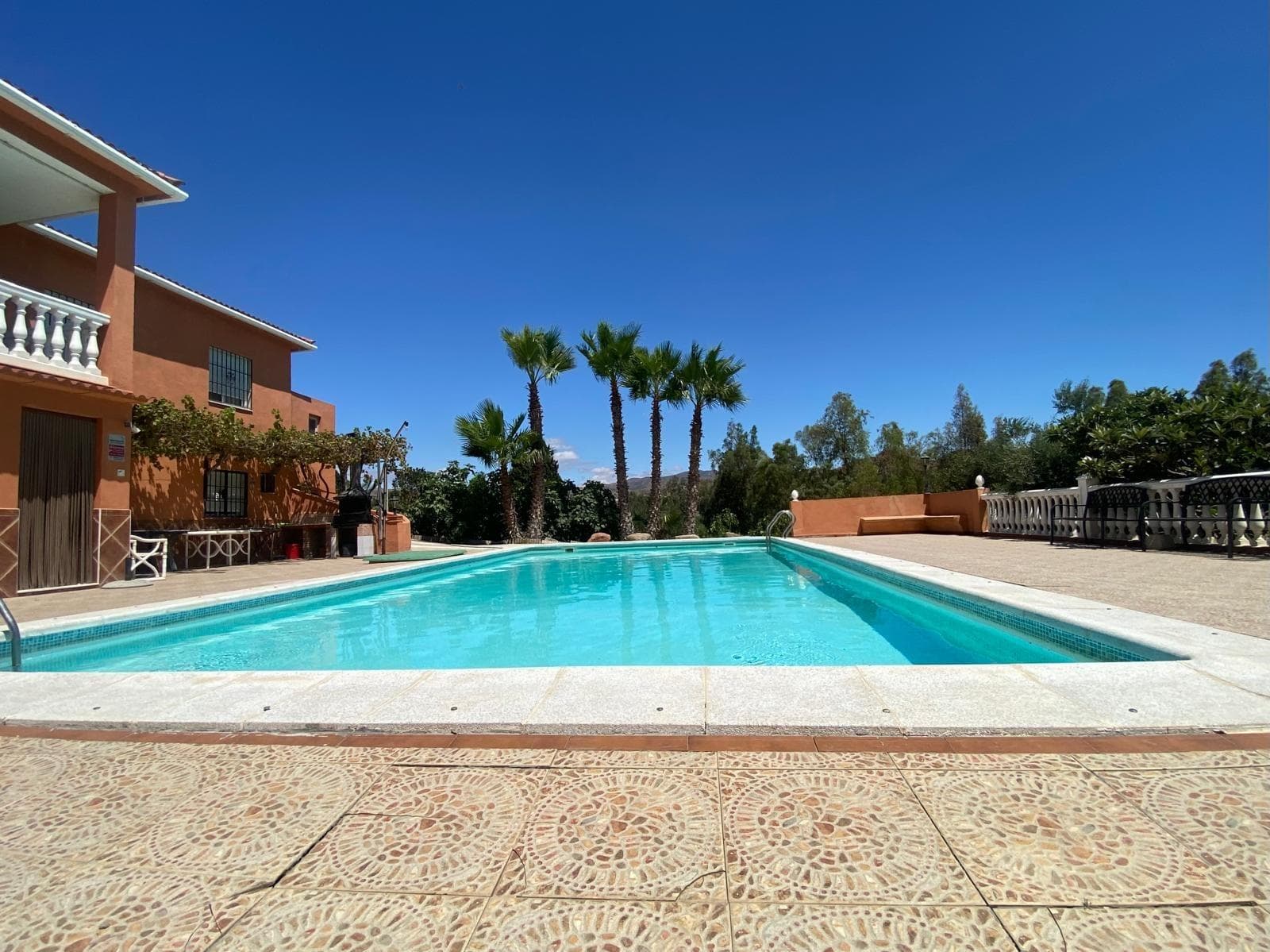 Encantadora Casa de Campo Independiente con Apartamento de Invitados, Piscina y Parcela de 2.600 m² cerca del Aeropuerto de Málaga y el Parque Tecnológico