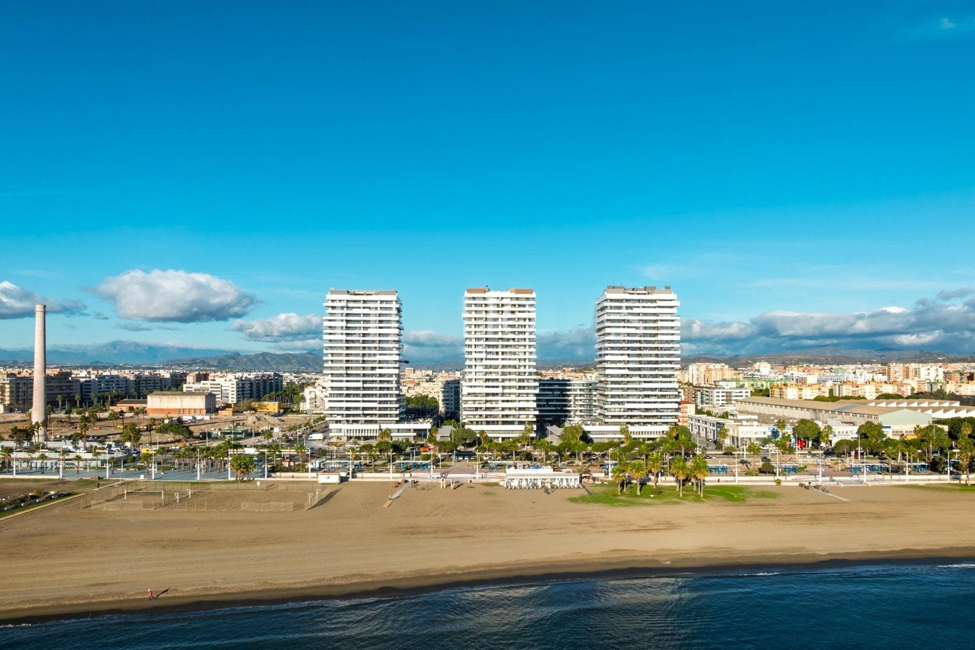 EXCLUSIVO PISO EN LA PLANTA 18 CON 4 HABITACIONES EN MALAGA TOWER VISION 2025