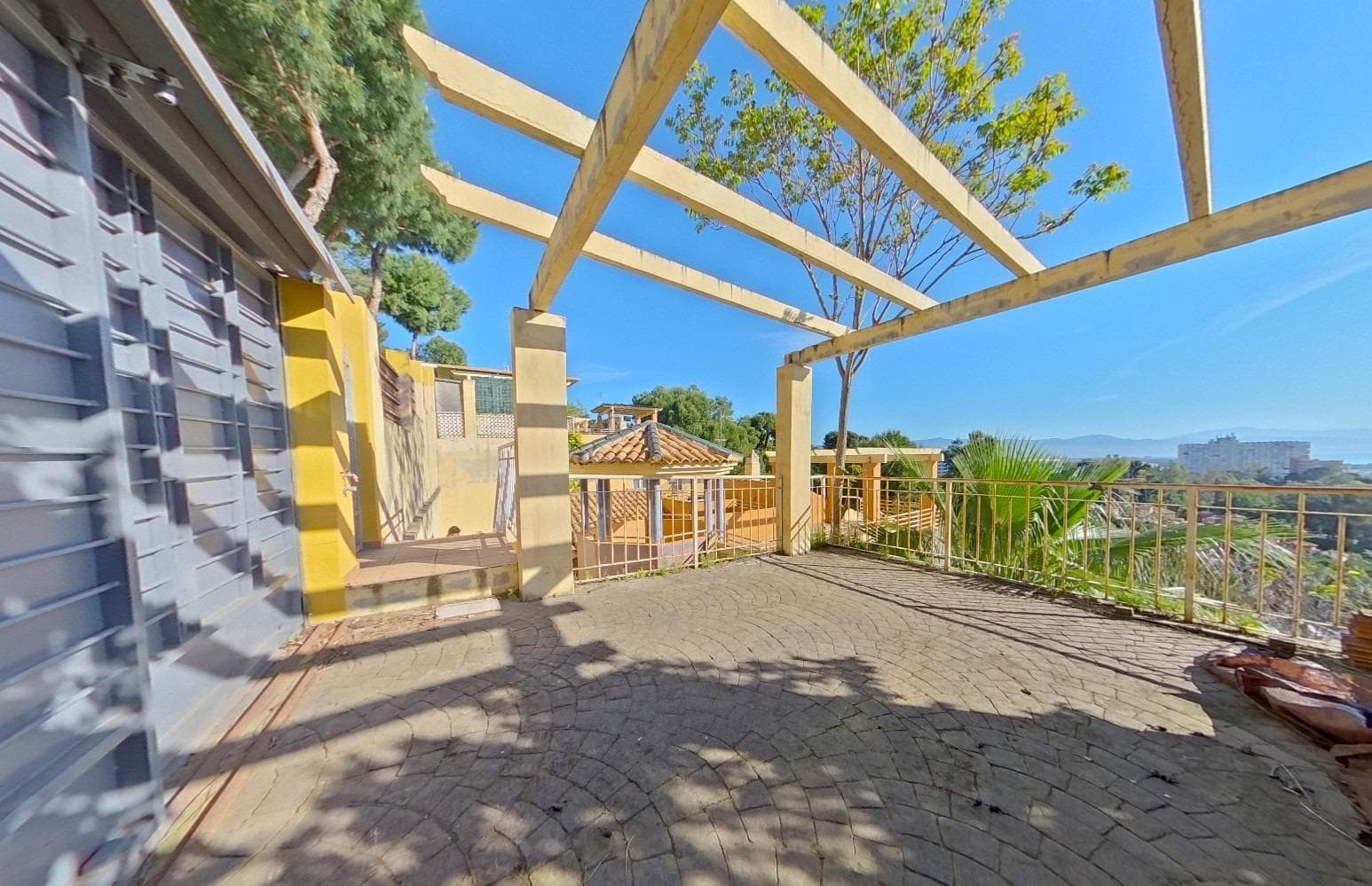 Magnífico chalet independiente en El Pinar (Torremolinos) — espacio, privacidad y gran potencial