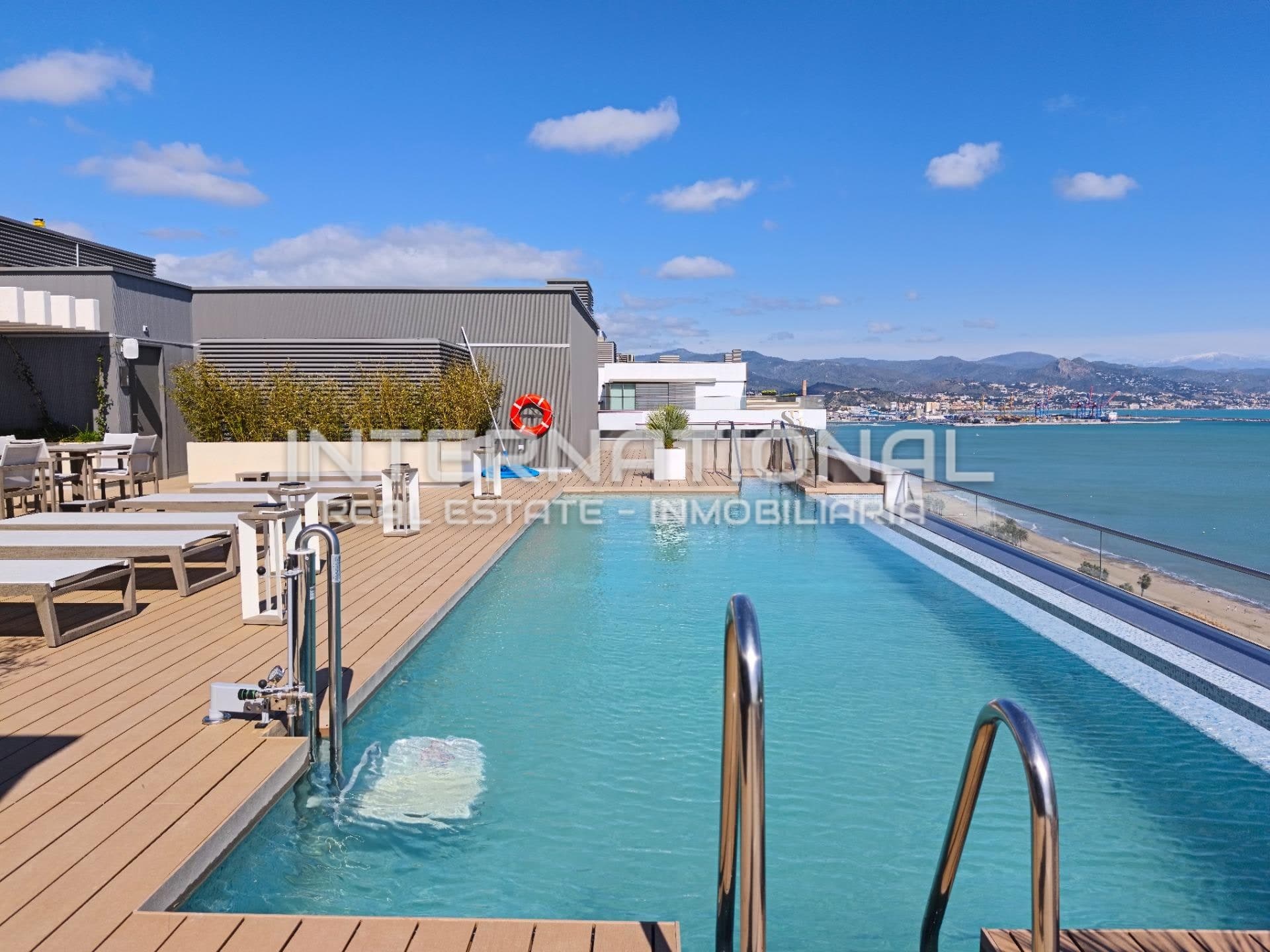 Exclusive 4-bedroom apartment in Málaga Towers Vision