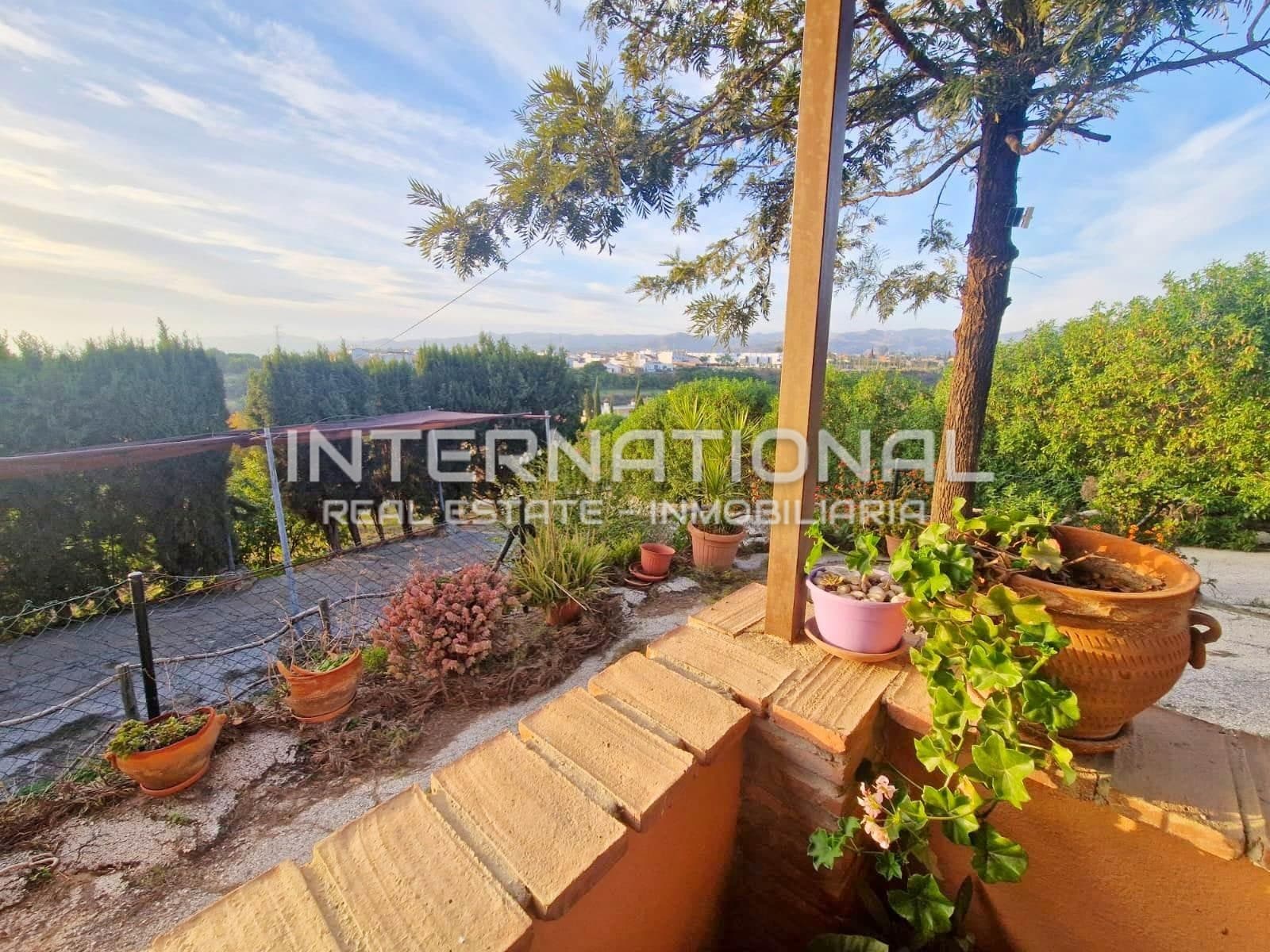 Rural refuge with panoramic views and exceptional features in El Sexmo