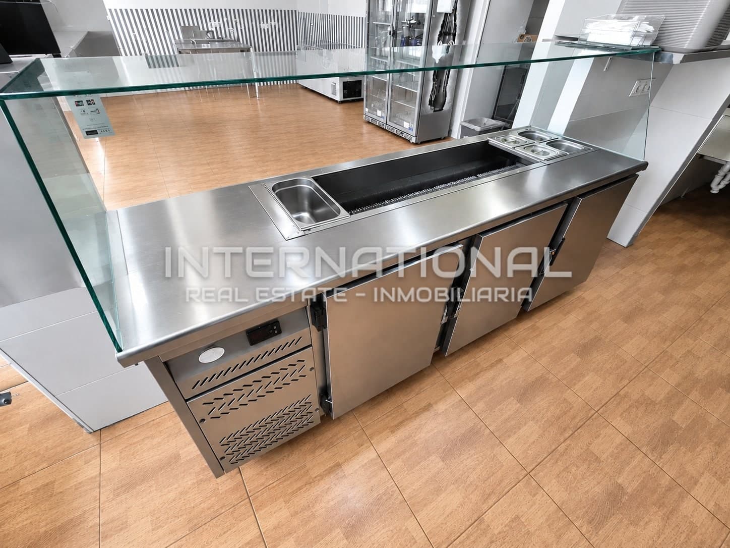 Transfer of recently refurbished commercial premises on Avenida Molière