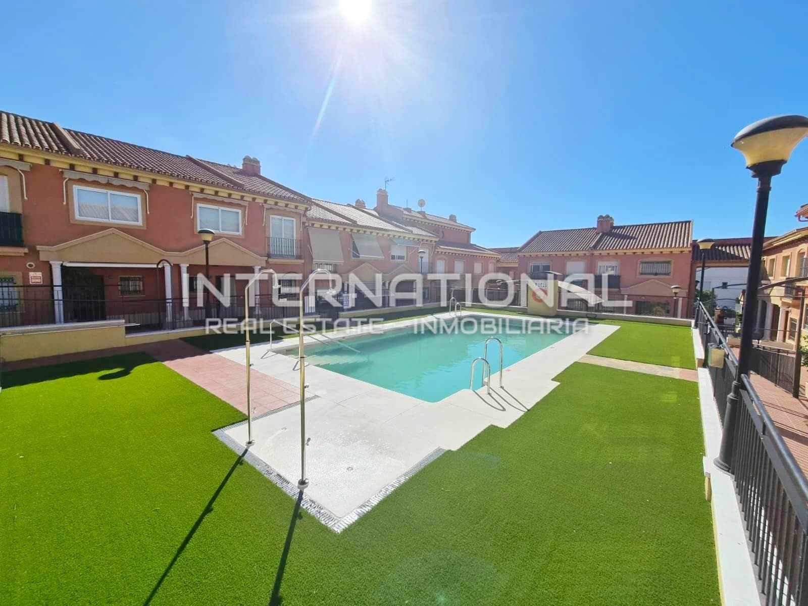 Spectacular townhouse in Chilches Costa: light, space and lifestyle by the Mediterranean