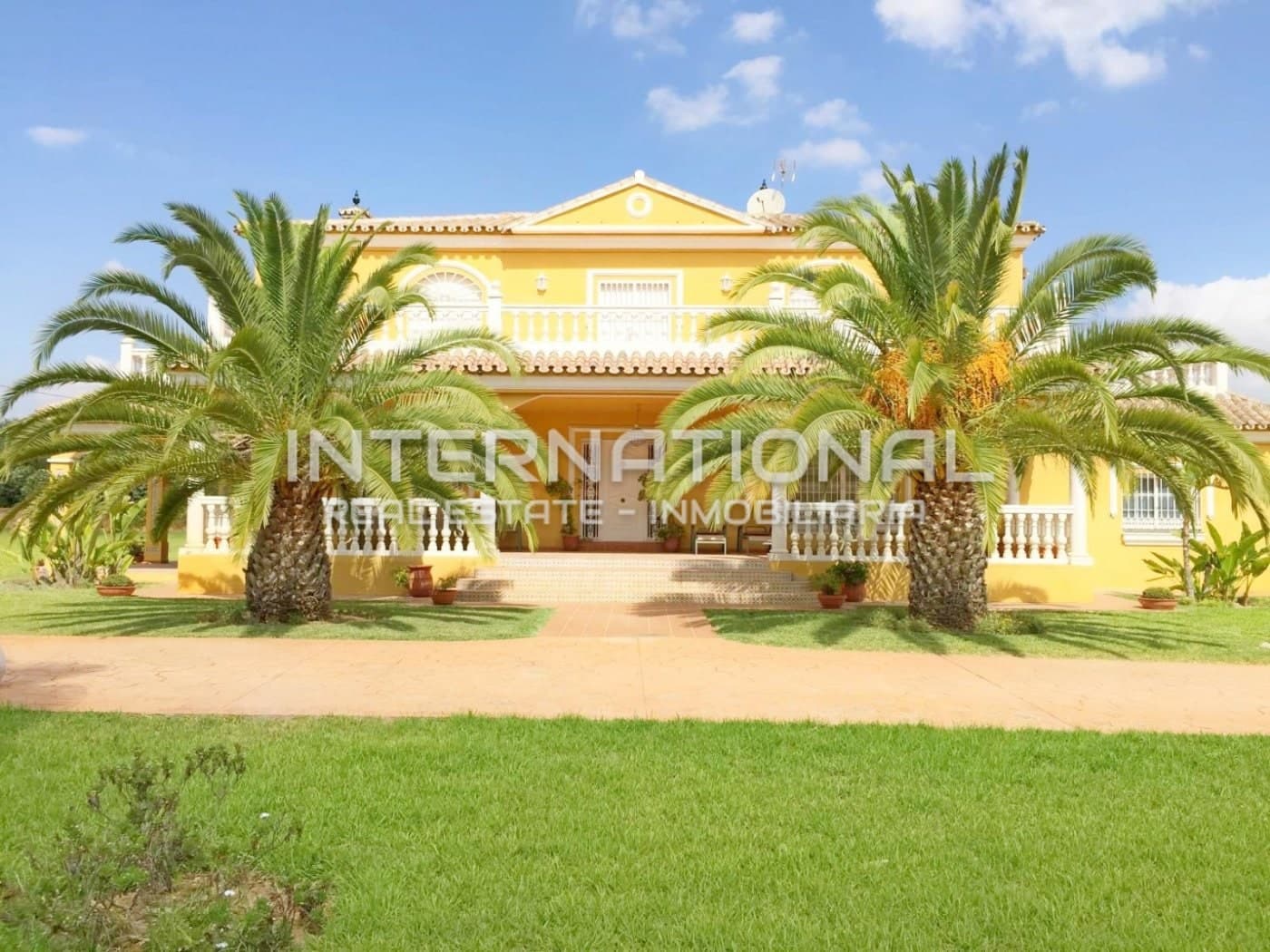 Fabulous chalet with land in Guadalhorce valley