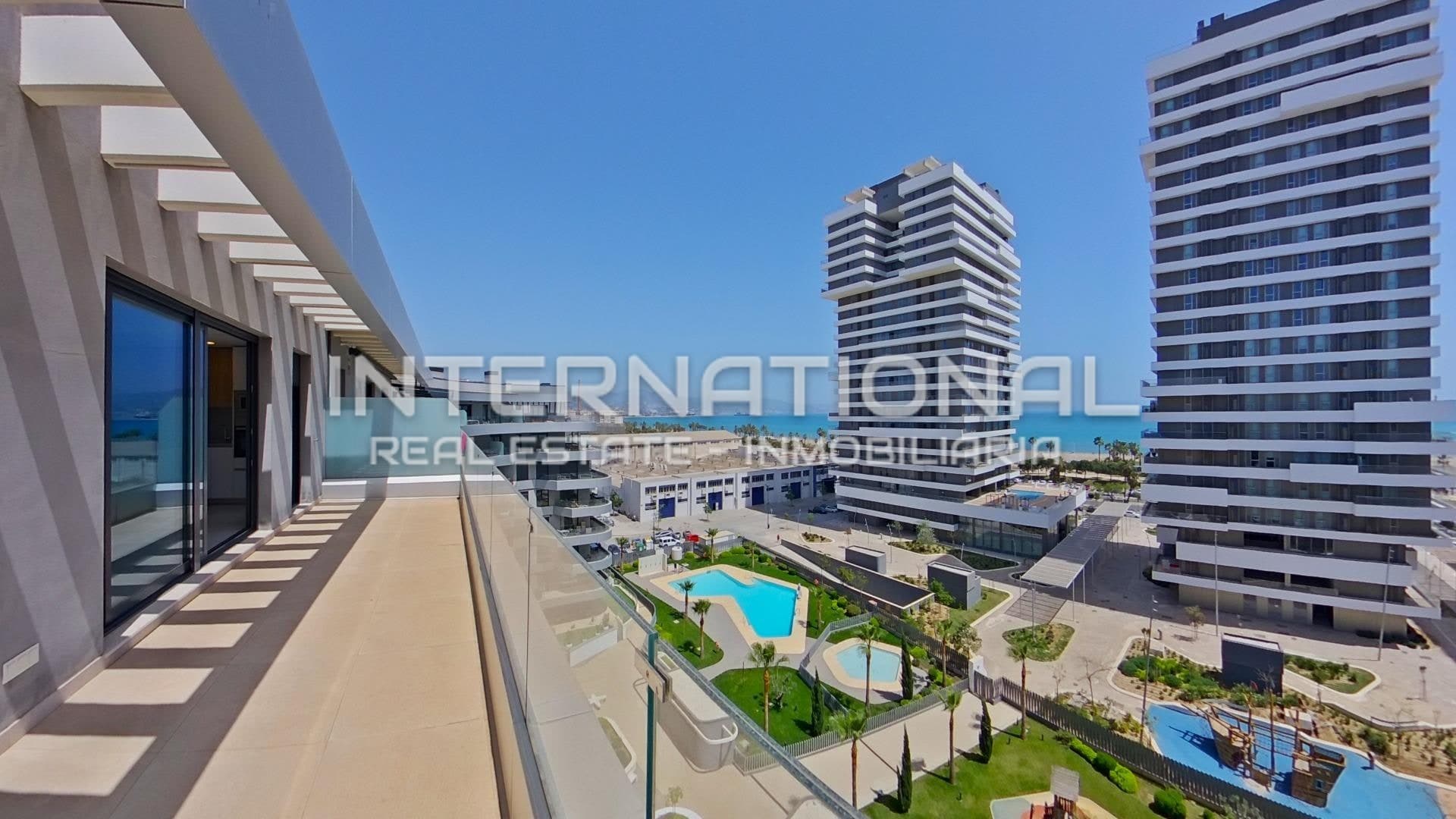 Exclusive penthouse with terrace and sea views in Residencial Halia, Málaga
