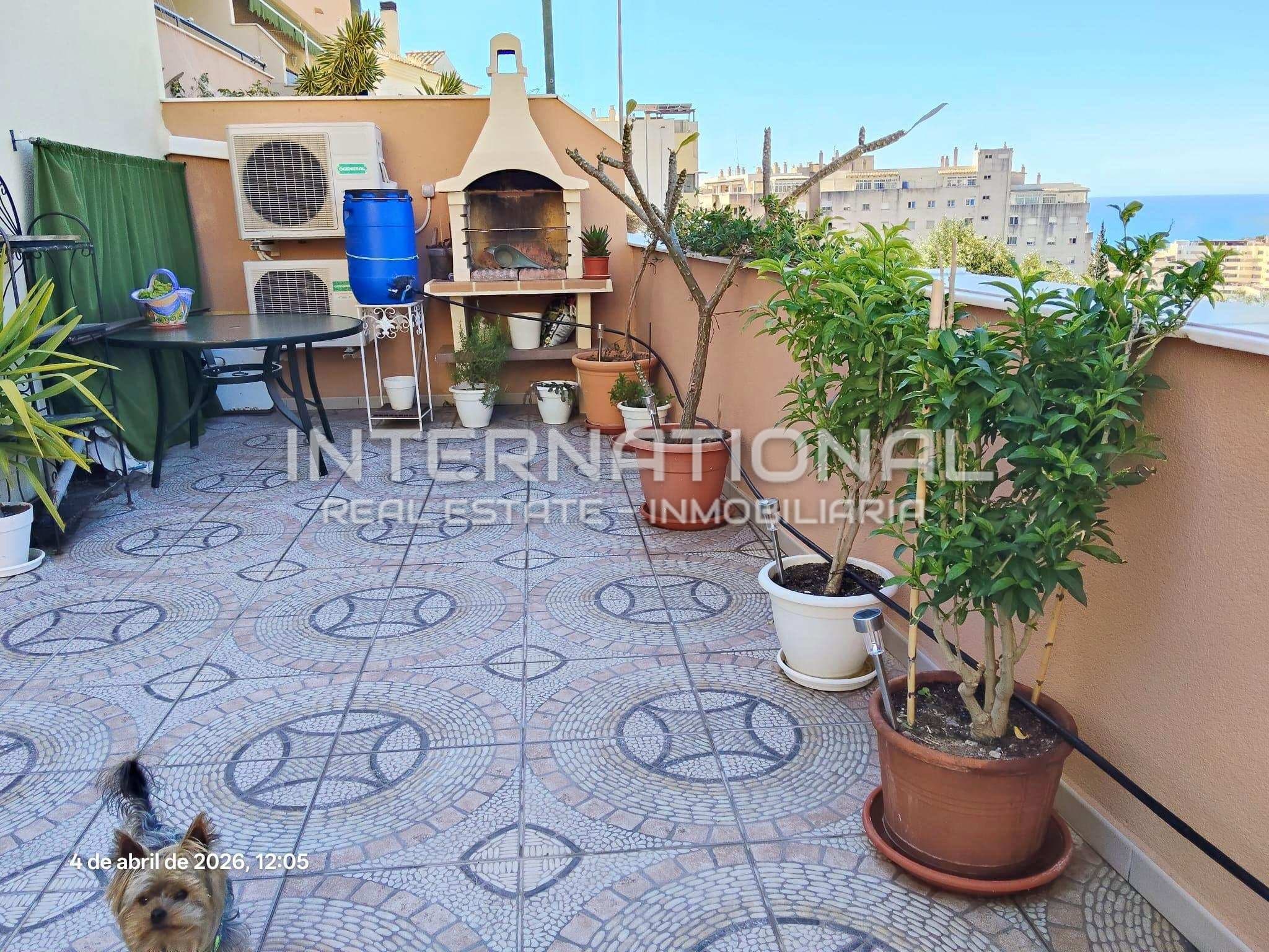 Spectacular apartment with terrace, barbecue, 2 garages and pool 400 m from beach