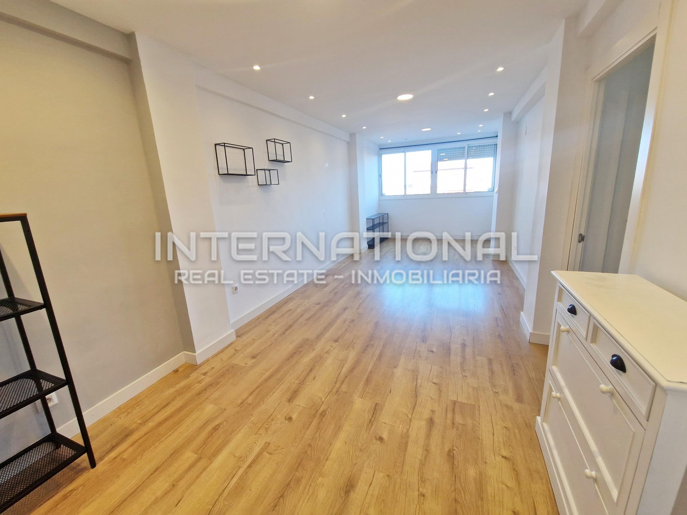 Exclusive design residence fully renovated on Avenida de la Estación