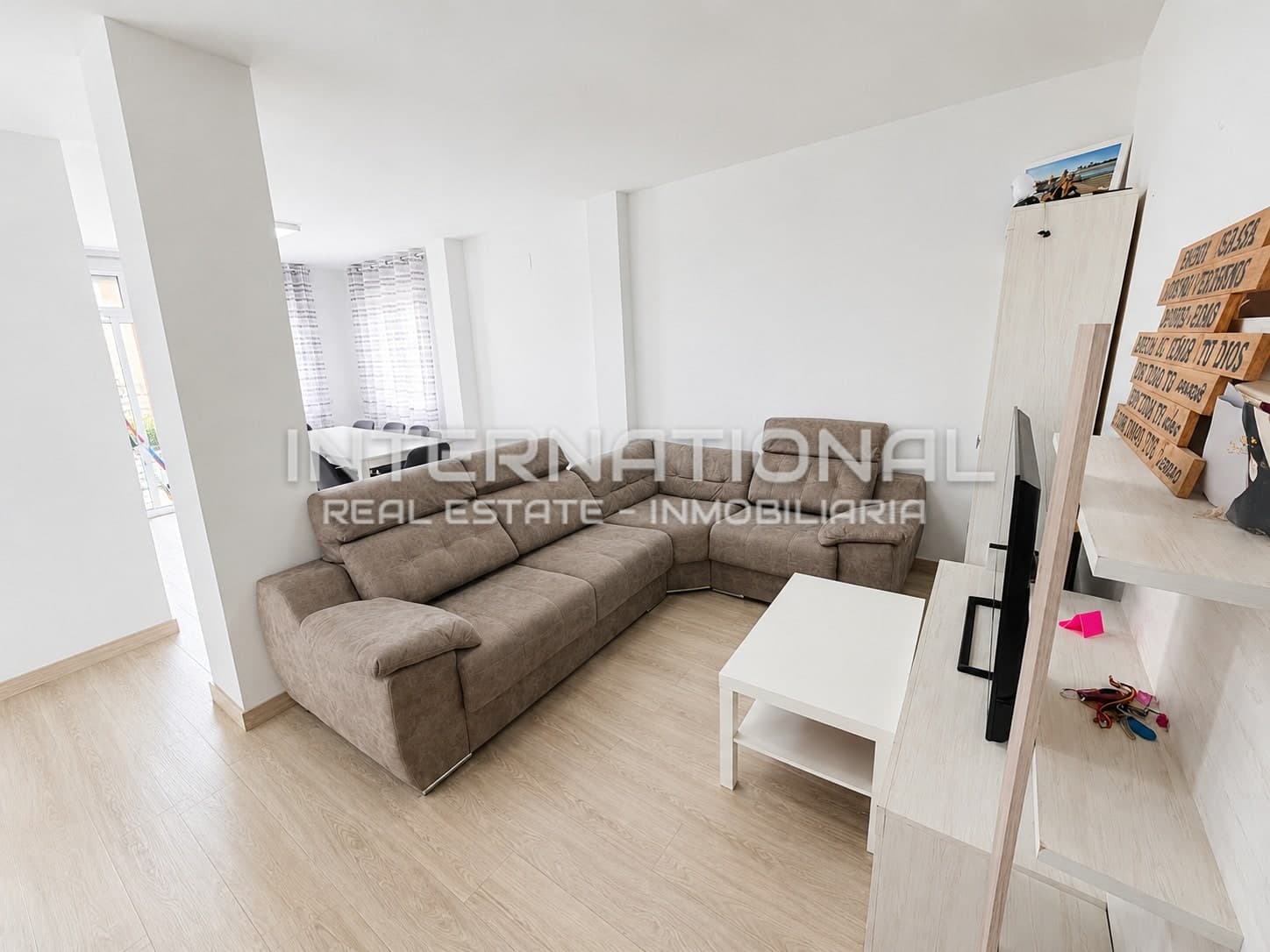 Renovated 4-bedroom apartment near Málaga centre