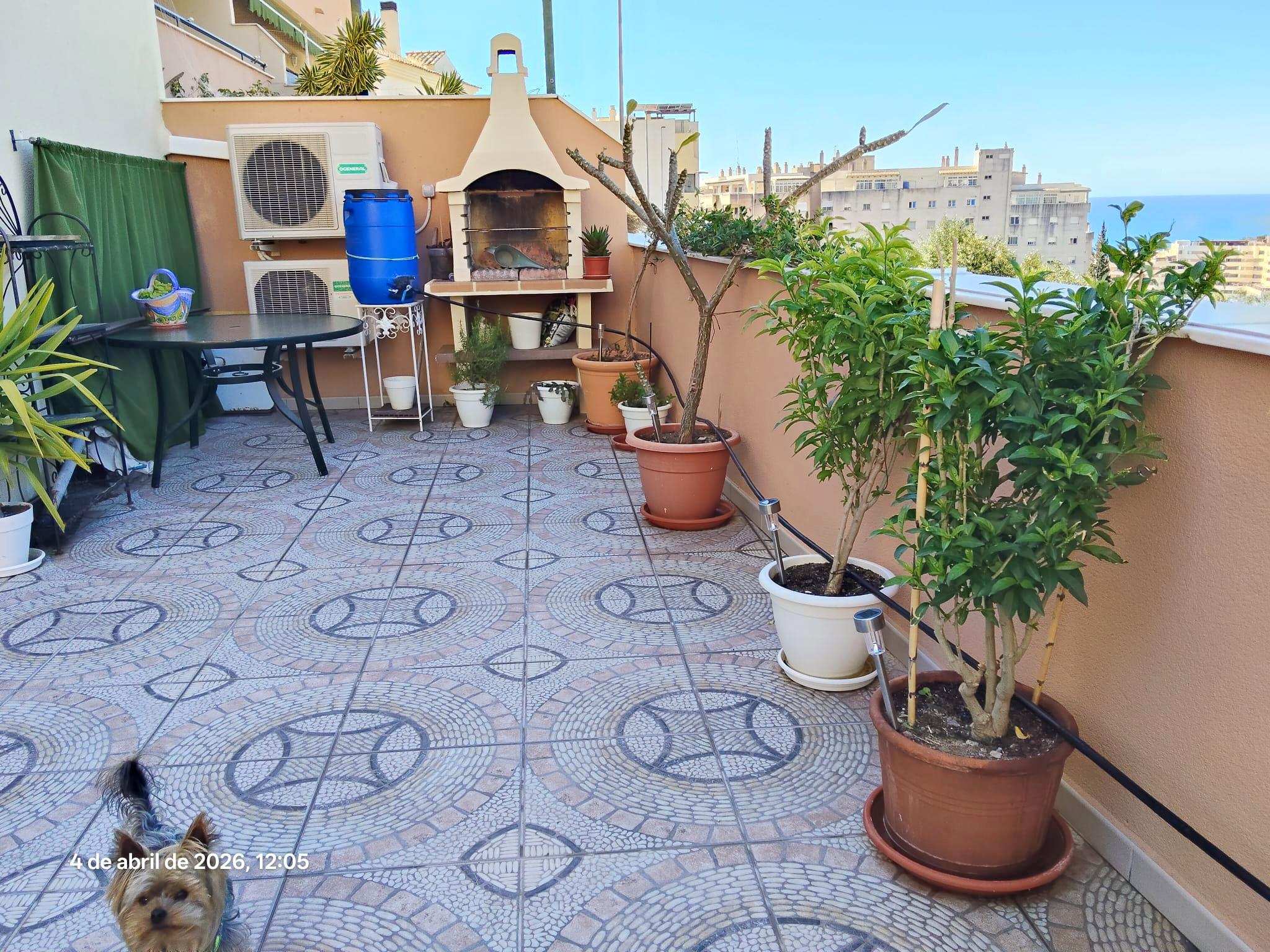 Spectacular apartment with terrace, barbecue, 2 garages and pool 400 m from beach