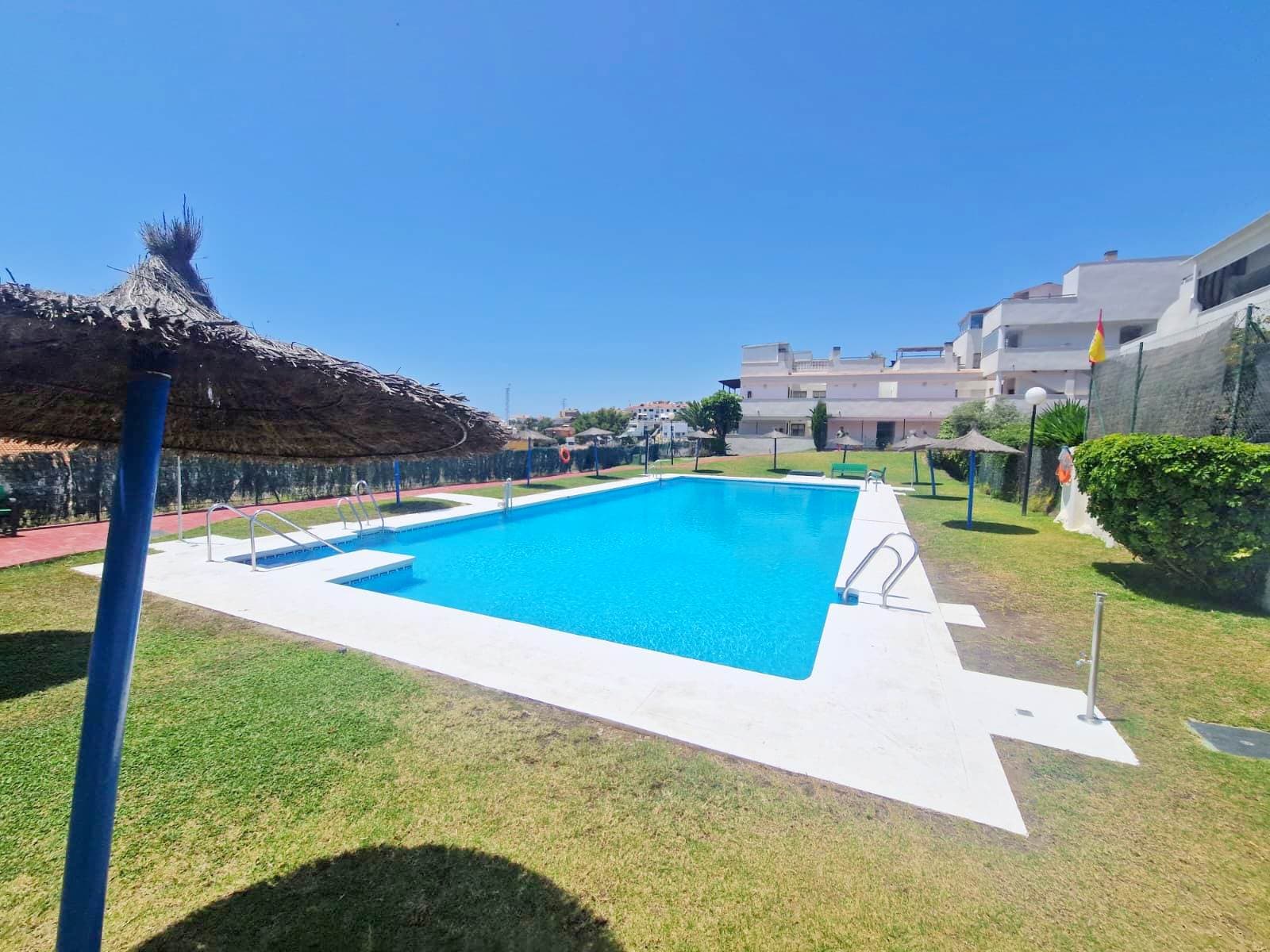 "Ático Dúplex con Solárium Privado y Espectaculares Vistas al Mar en La Cala del Moral"