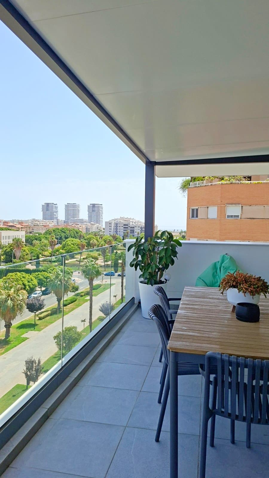 Exclusive apartment delivered in 2023 with terrace, garage, storage and pool in Parque Litoral